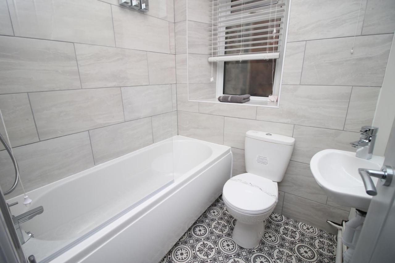 Apartamento Sleeps 6, Smart Tv'S, Parking Swansea & Morriston Hospital Exterior foto